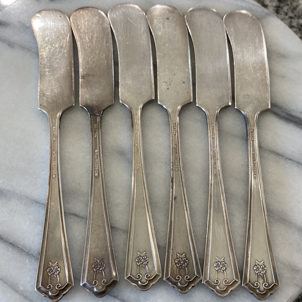Antique Wm. Rogers Silver Butter Knife Set - 6-Piece! - Picture 4 of 5